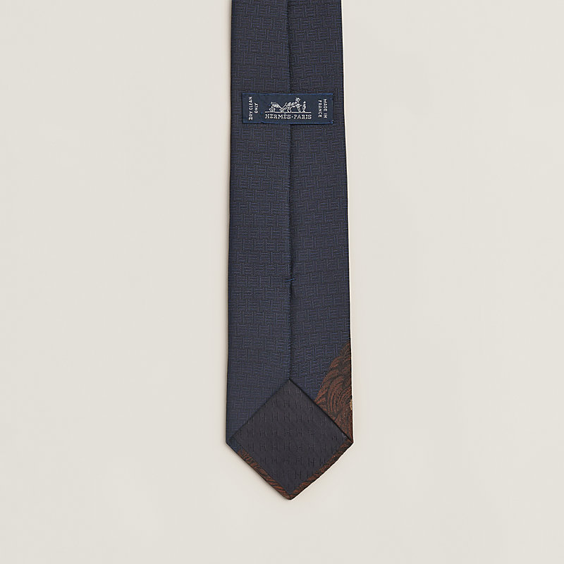 339413T 01_worn_2-AVS?wid=700&